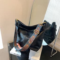 image-Retro Shoulder Messenger Bag Large Capacity Commuter Women's Bucket Bag