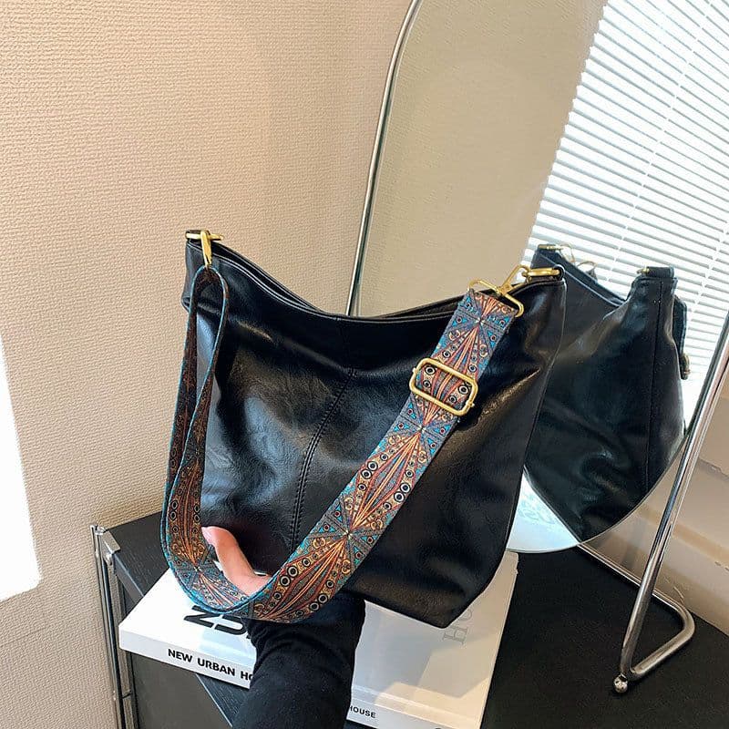 image-Retro Shoulder Messenger Bag Large Capacity Commuter Women's Bucket Bag