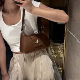 image-All-match Hot Girl Advanced Shoulder Messenger Baguette Bag