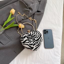 image-Internet Celebrity Women's Crossbody Shoulder Heart Bag