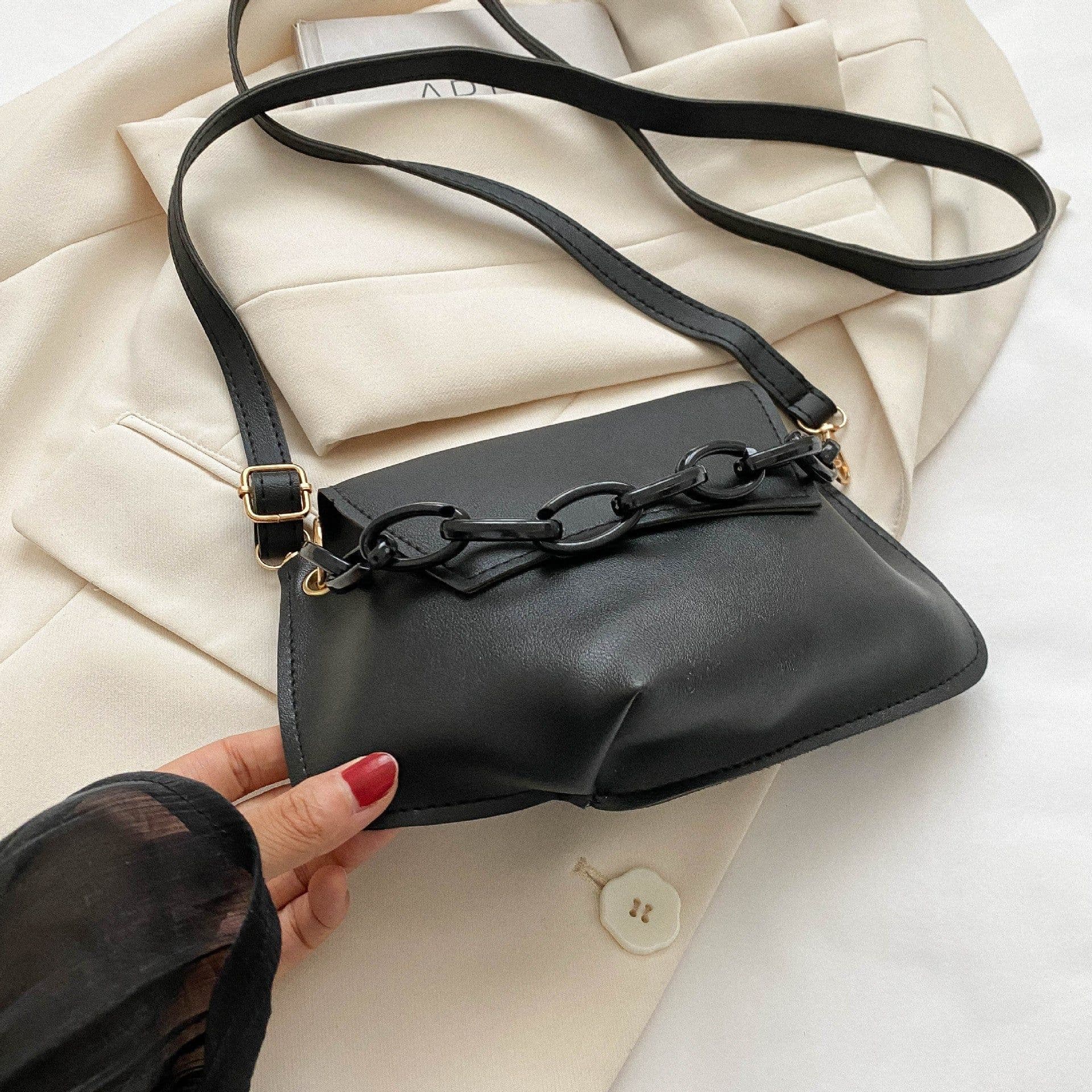 image-Internet Celebrity Fashion Chain Commuter Western Style Shoulder Messenger Bag