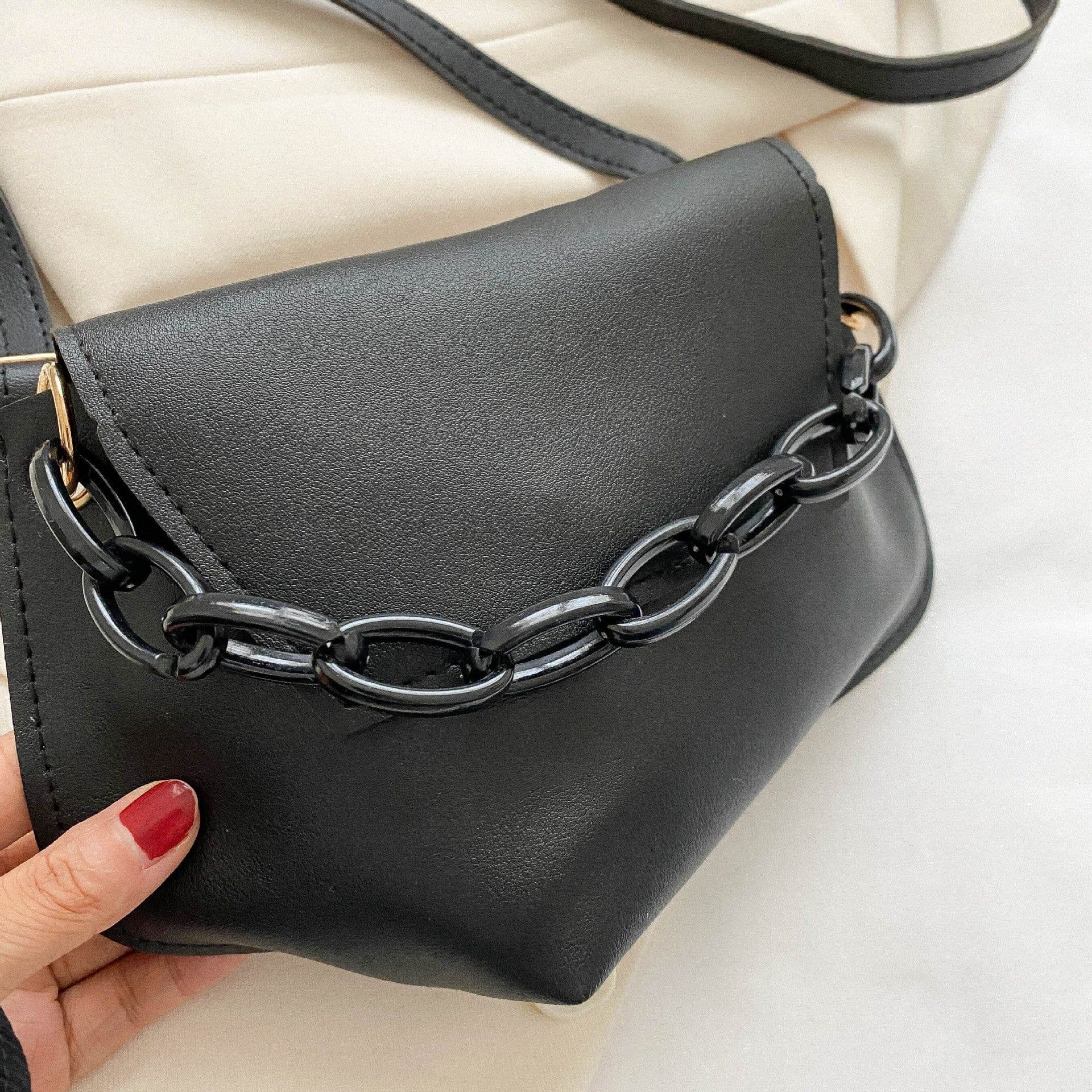 image-Internet Celebrity Fashion Chain Commuter Western Style Shoulder Messenger Bag