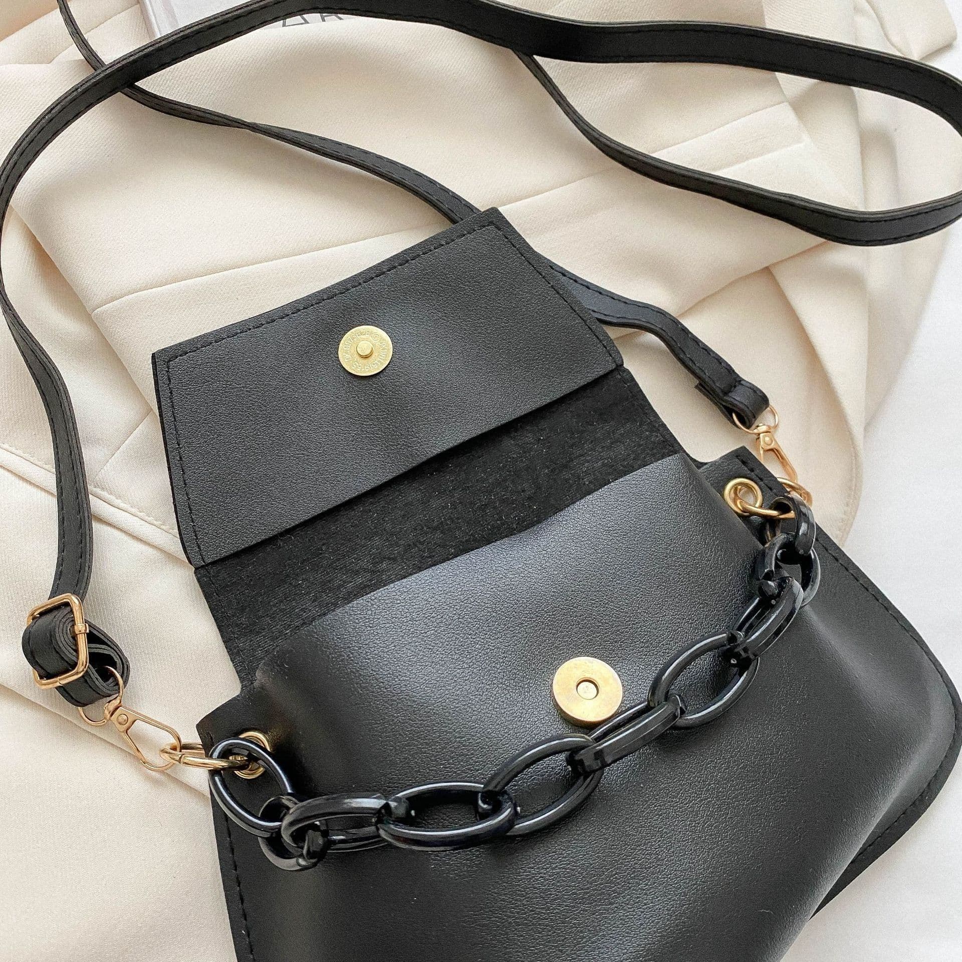 image-Internet Celebrity Fashion Chain Commuter Western Style Shoulder Messenger Bag
