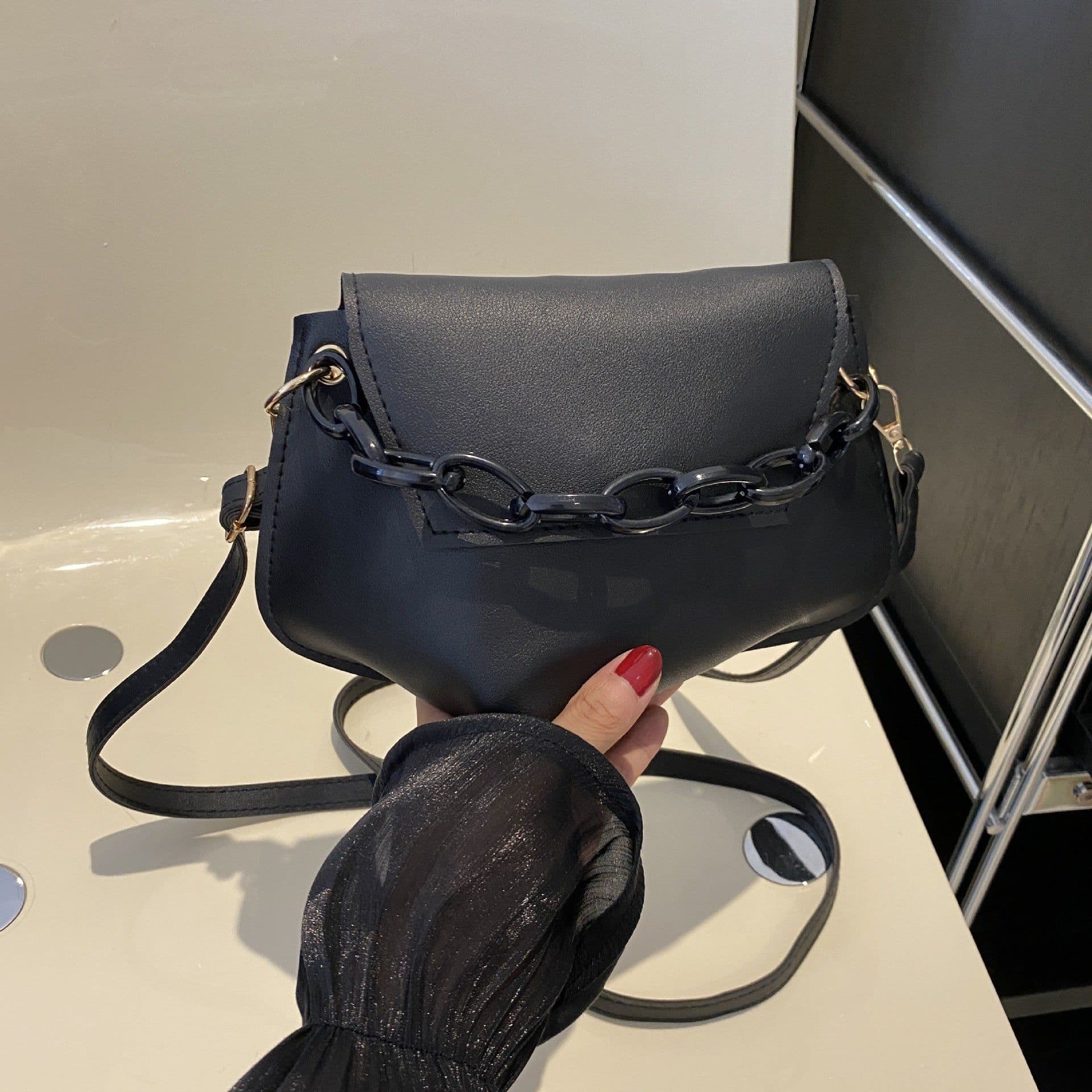 image-Internet Celebrity Fashion Chain Commuter Western Style Shoulder Messenger Bag