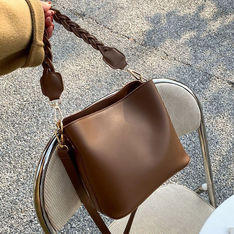 image-Fashion Retro One-shoulder Crossbody Underarm Bucket Bag