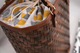 image-Vintage Hand-woven Acrylic Handle Women's Woven Tote