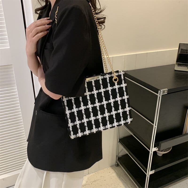 image-Large Capacity Women's Leisure Chain Shoulder Bag
