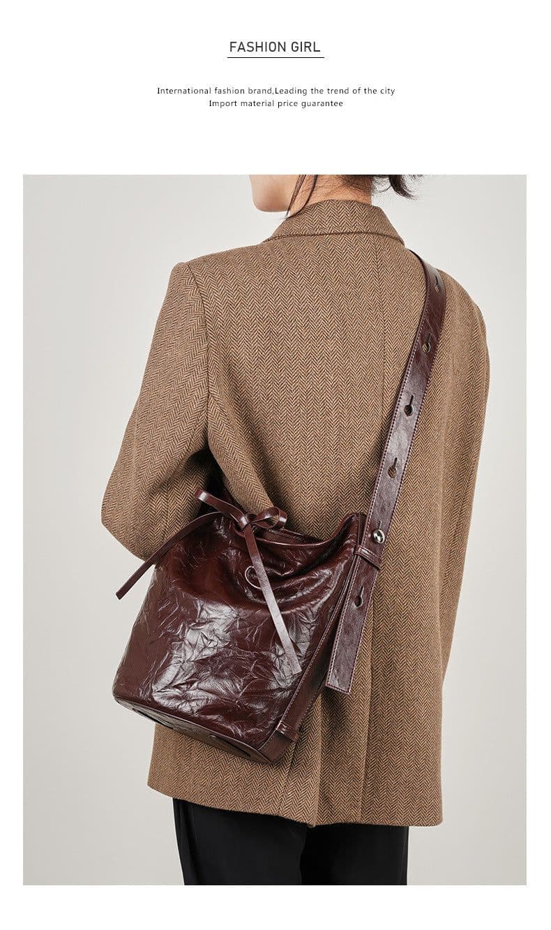 image-Bucket Bag Fashion Special-interest Hand Grip Pattern Leather One-shoulder Crossbody Tote