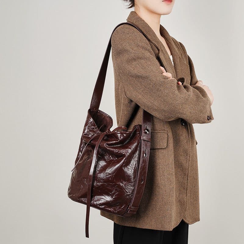 image-Bucket Bag Fashion Special-interest Hand Grip Pattern Leather One-shoulder Crossbody Tote