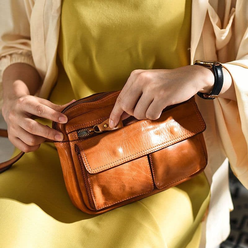 image-Niche Leather Women's Bag British Handsome Crossbody Bag