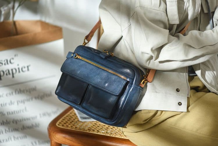 image-Niche Leather Women's Bag British Handsome Crossbody Bag