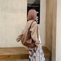 image-Large Capacity Special-interest Design Pleated Shoulder Commuter Bag