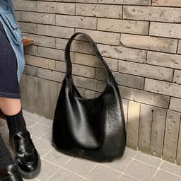 image-Large Capacity Special-interest Design Pleated Shoulder Commuter Bag