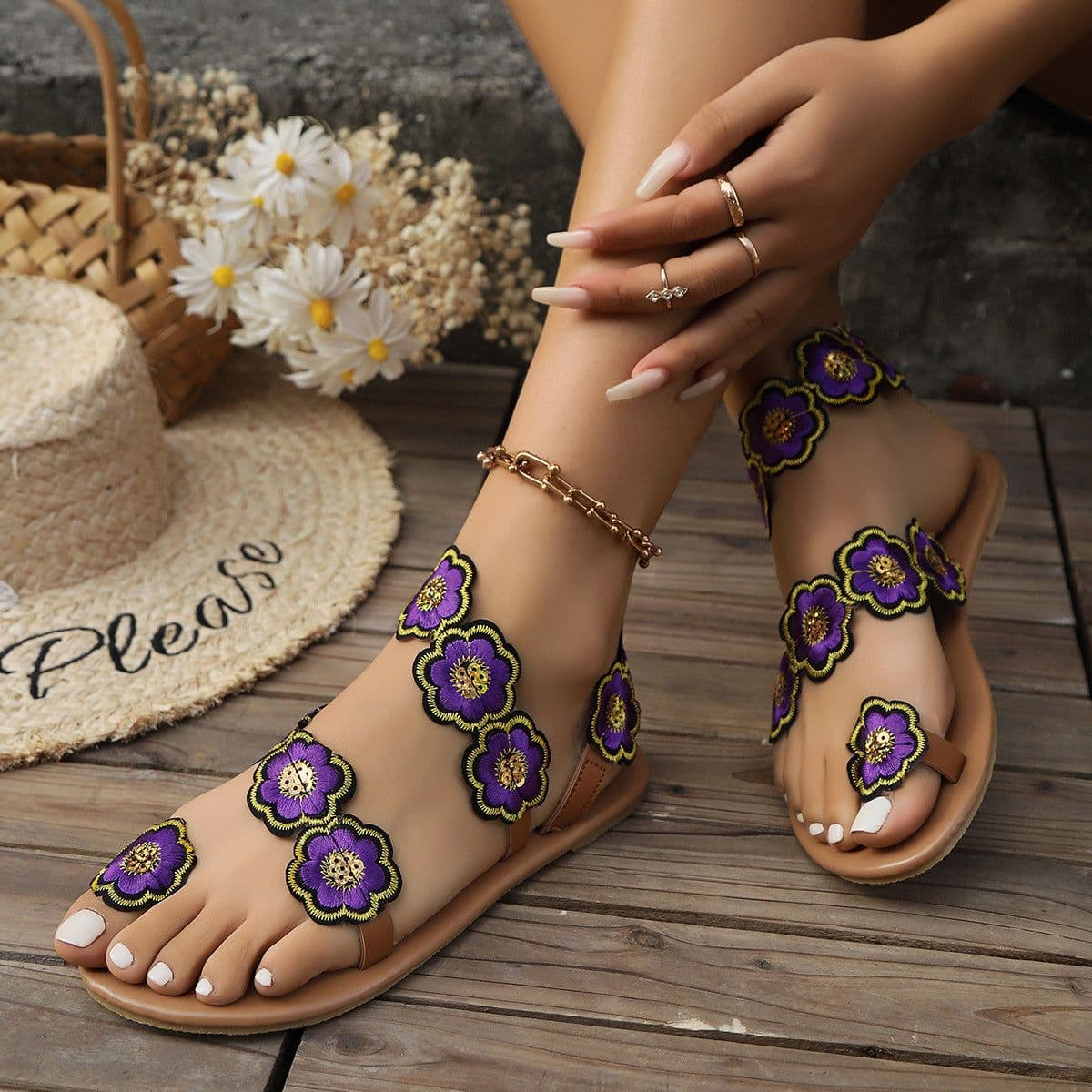 image-Ethnic Style Flowers Flat Sandals Summer Vacation Casual Clip Toe Beach Shoes For Women