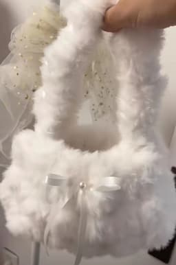 image-Plush Handbag Women's Snow White Bow Pearl Bag