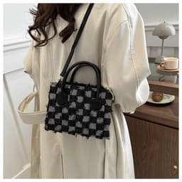 image-Plaid New Korean Style Fashionable Trendy One-shoulder Winter Textured Messenger Bag
