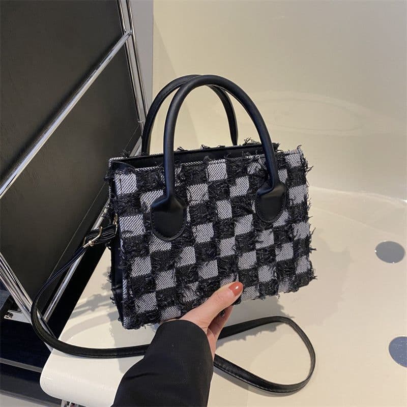 image-Plaid New Korean Style Fashionable Trendy One-shoulder Winter Textured Messenger Bag