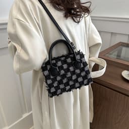 image-Plaid New Korean Style Fashionable Trendy One-shoulder Winter Textured Messenger Bag