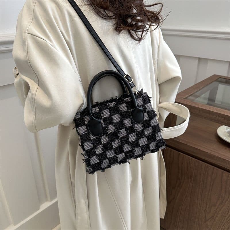 image-Plaid New Korean Style Fashionable Trendy One-shoulder Winter Textured Messenger Bag