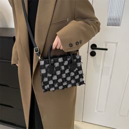 image-Plaid New Korean Style Fashionable Trendy One-shoulder Winter Textured Messenger Bag