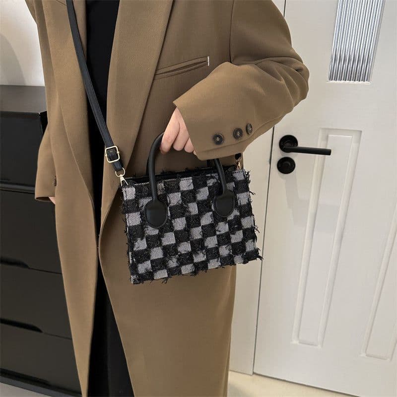 image-Plaid New Korean Style Fashionable Trendy One-shoulder Winter Textured Messenger Bag