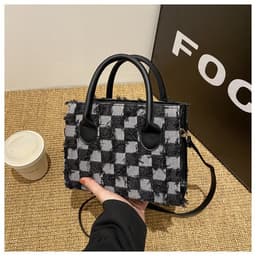 image-Plaid New Korean Style Fashionable Trendy One-shoulder Winter Textured Messenger Bag