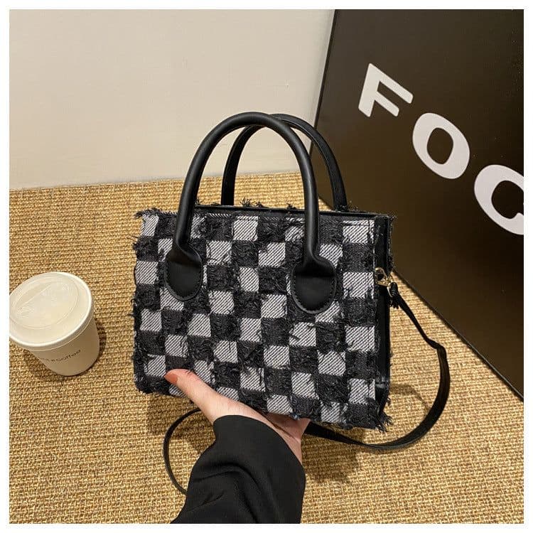 image-Plaid New Korean Style Fashionable Trendy One-shoulder Winter Textured Messenger Bag