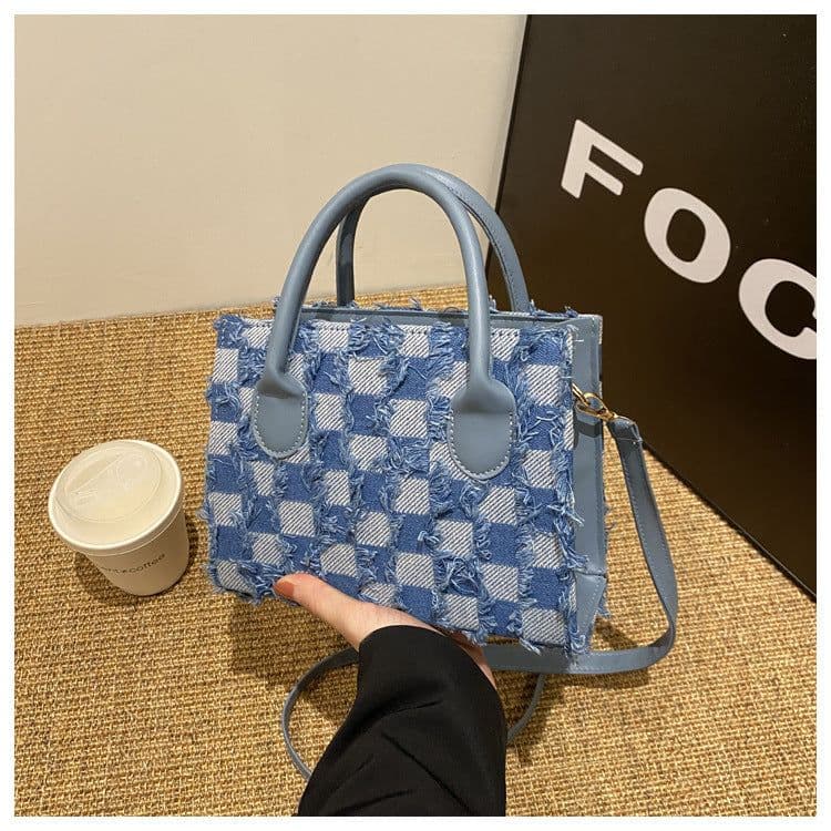 image-Plaid New Korean Style Fashionable Trendy One-shoulder Winter Textured Messenger Bag