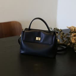 image-Soft Cowhide Commuter Bag Portable Shoulder Simple Large Capacity Crossbody Women's Bag