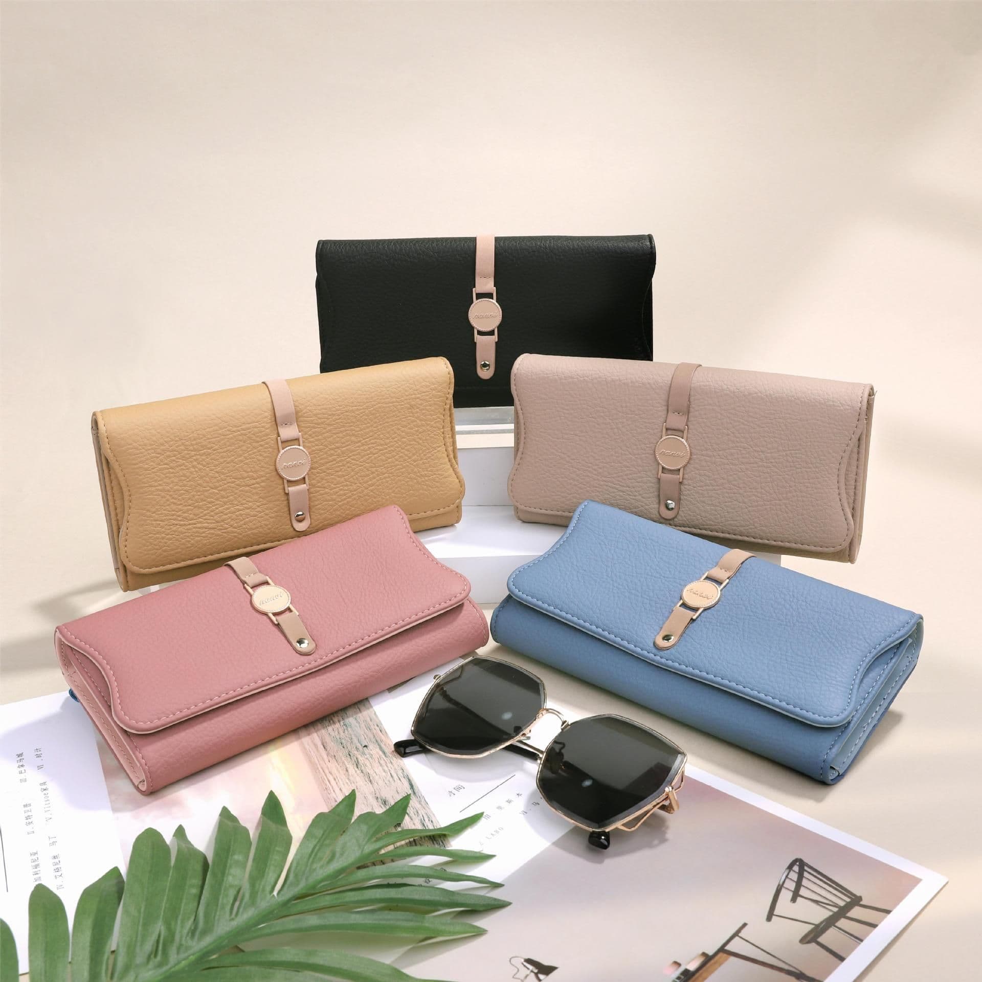 image-Women's Leather Purse Long And Simple Fashion