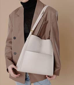image-Genuine Leather Women's Bag Large Capacity Niche Commuter