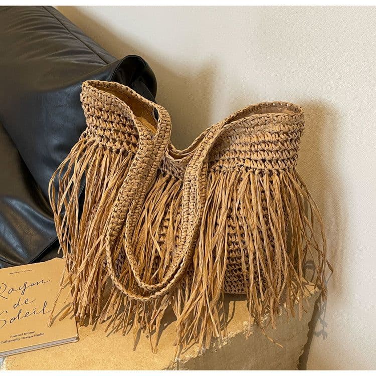 image-Straw Woven Women's Large Capacity Tassel Shoulder Bag