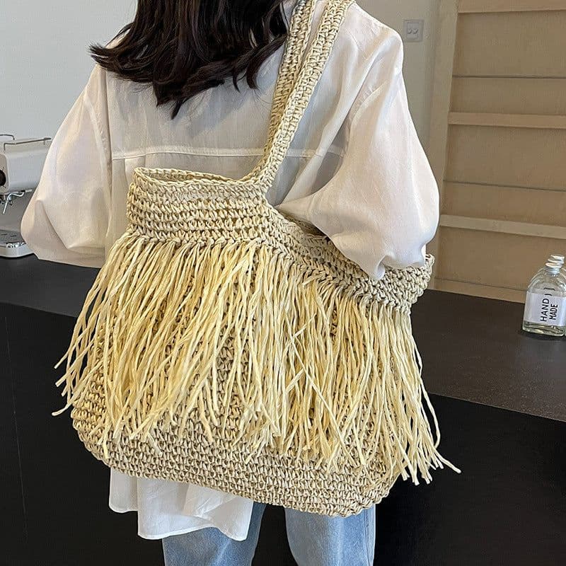image-Straw Woven Women's Large Capacity Tassel Shoulder Bag