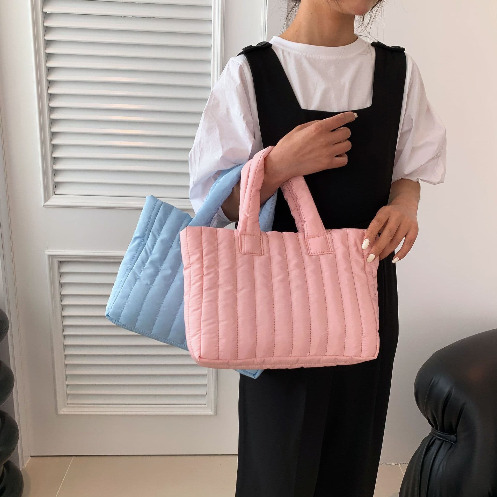 image-Women's Large-capacity Soft Striped Portable And Fashion Handbag