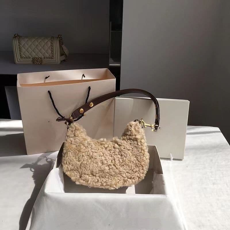 image-Fur One-piece Lamb Wool Saddle Bag Underarm Bag Plush Women's Bag