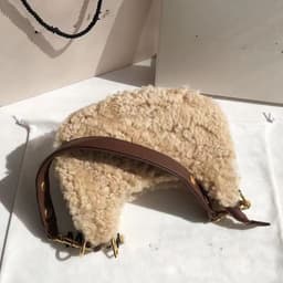 image-Fur One-piece Lamb Wool Saddle Bag Underarm Bag Plush Women's Bag