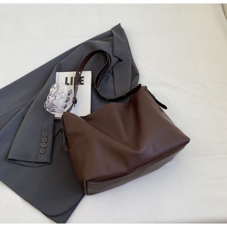 image-Wide Strap Crossbody Bag Women's Advanced High-capacity