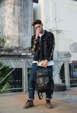 image-Casual Cowhide Large Capacity Backpack Men's Dermal Leather Men's Backpack Schoolbag Fashion