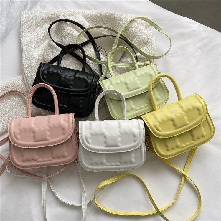 image-Women's Simple Korean-style Fashion Messenger Bag