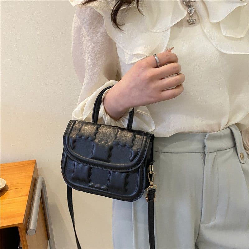 image-Women's Simple Korean-style Fashion Messenger Bag