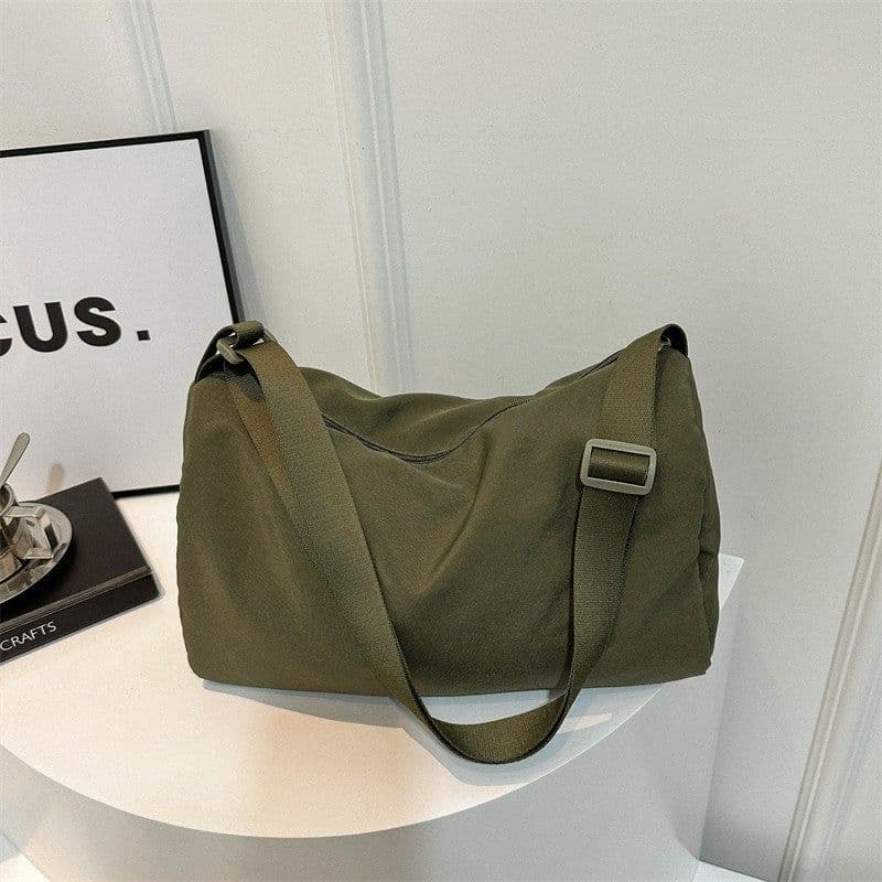 image-One-shoulder Nylon Large-capacity Bucket Bag Vintage