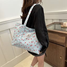 image-Large Capacity Floral Nylon Shoulder Bag