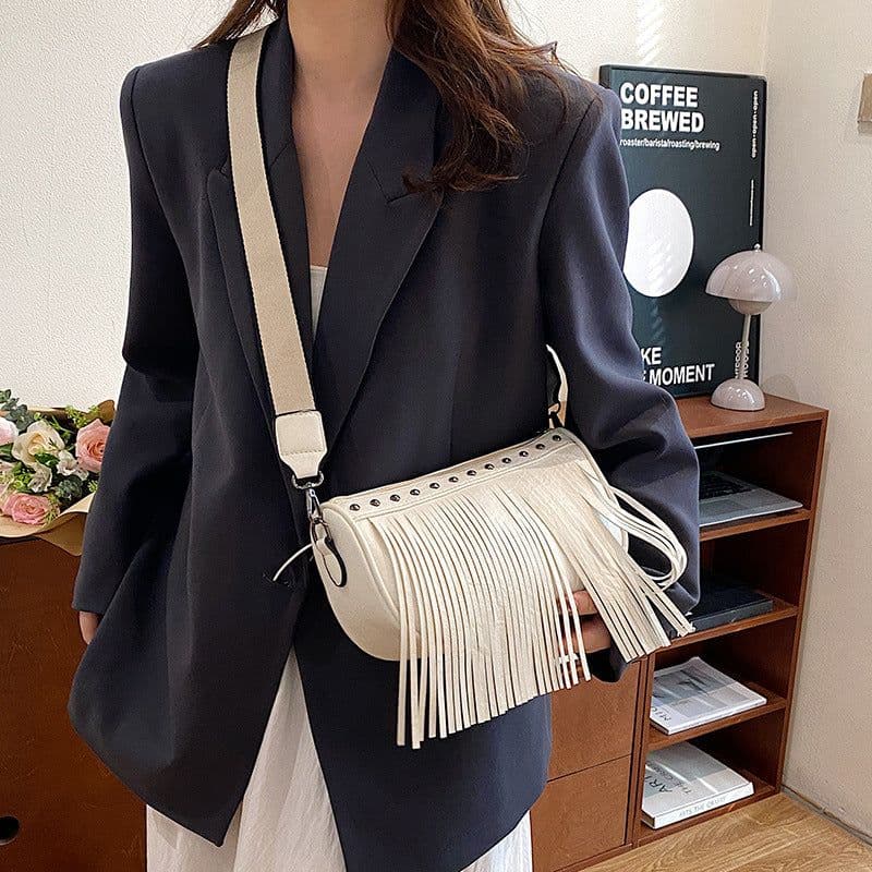 image-Ladies Tassel Retro Large Capacity Shoulder Bag