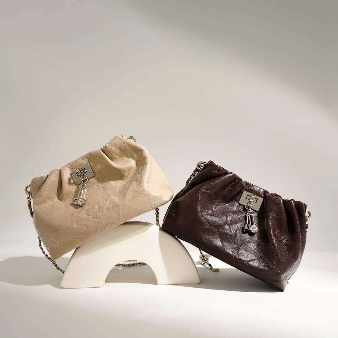 image-Leather Folds Cloud Bag Retro High-grade Temperament Lock