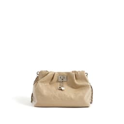 image-Leather Folds Cloud Bag Retro High-grade Temperament Lock