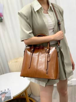 image-Large-capacity Bucket Retro Shoulder Messenger High-grade Tote Bag