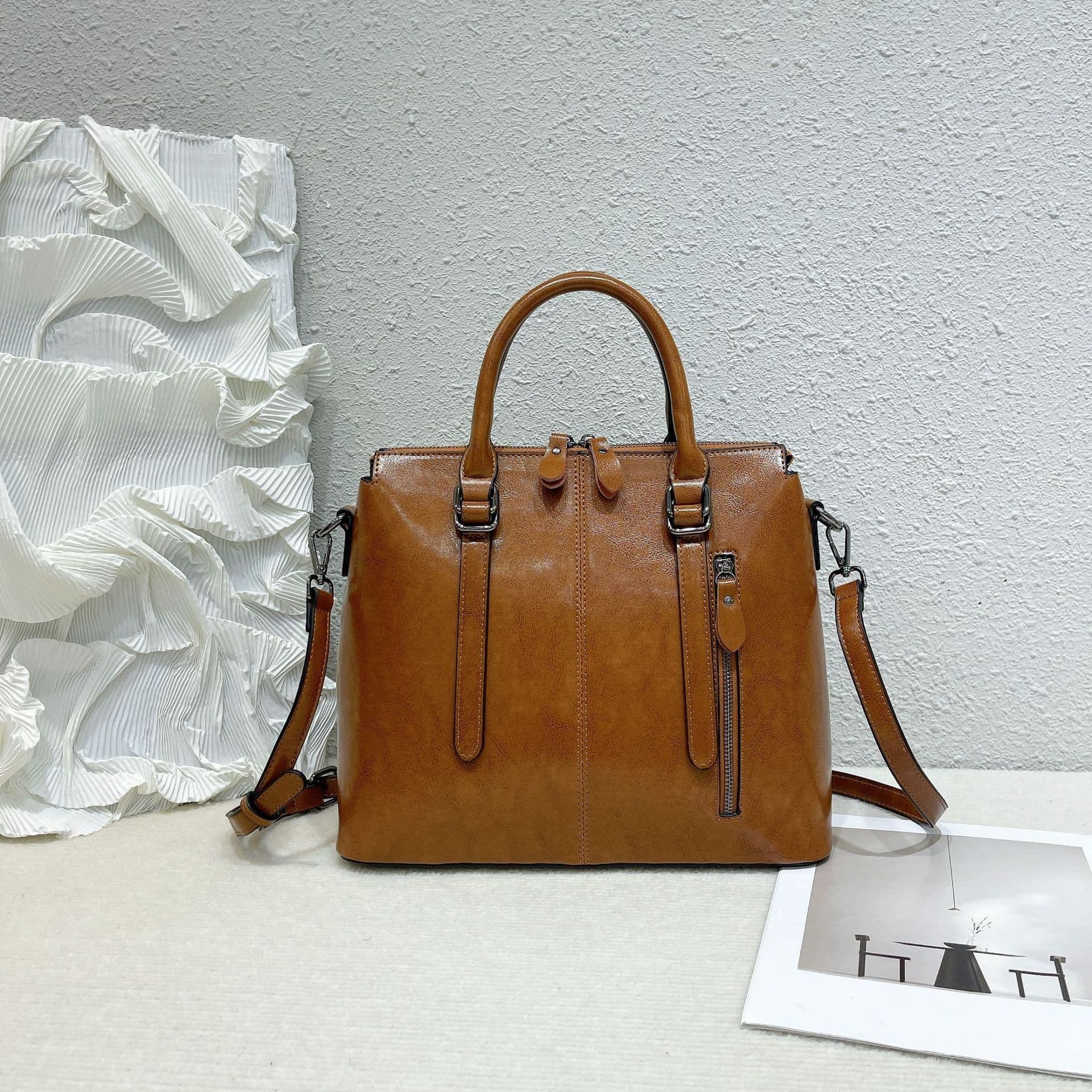image-Large-capacity Bucket Retro Shoulder Messenger High-grade Tote Bag