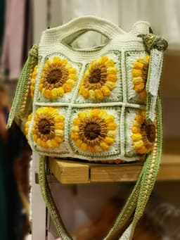 image-Wool Crocheted Hand-held Crossbody Dual-use Sweet Hand-woven Sunflower Women's Bag