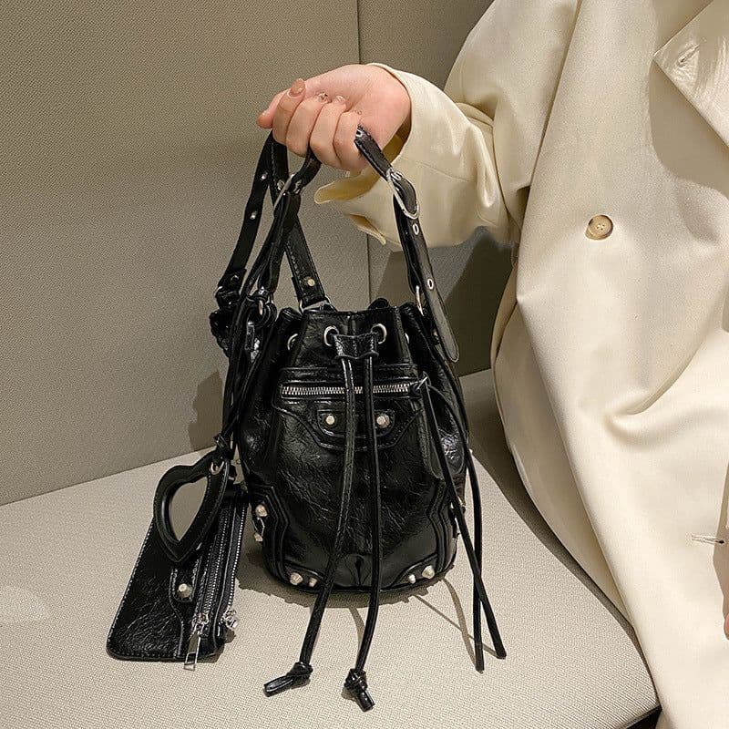 image-Women's Messenger Bag Heavy Industry Rivets Trendy Pull-belt Fashion