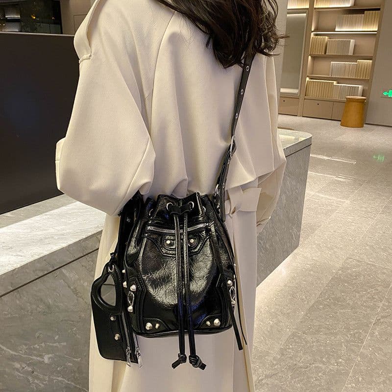 image-Women's Messenger Bag Heavy Industry Rivets Trendy Pull-belt Fashion